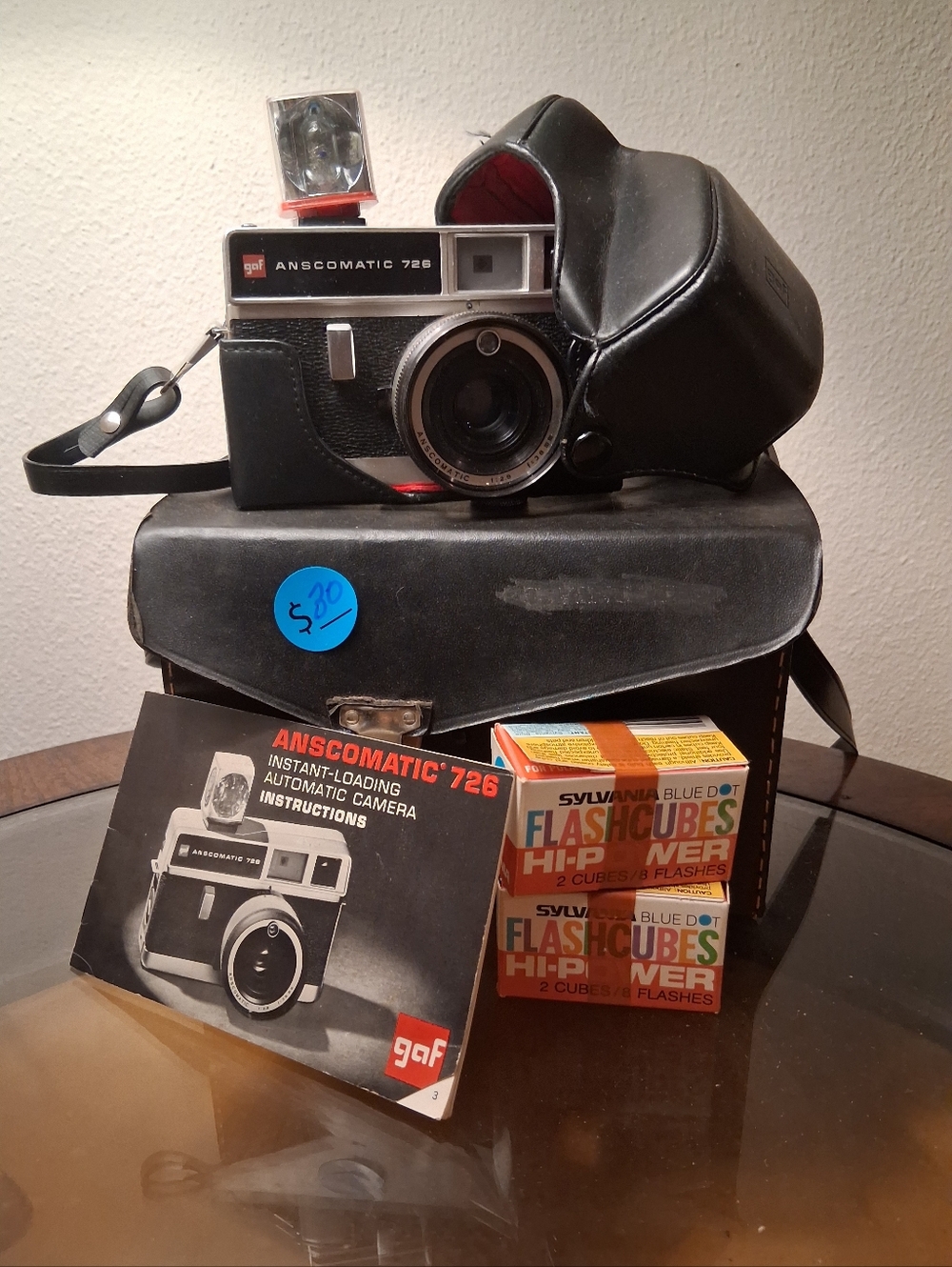 726 Vintage Instant-Loading Camera - Black